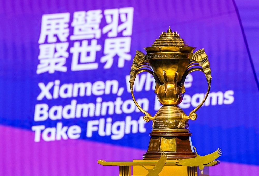 這是5月4日在決賽前拍攝的蘇迪曼獎杯。新華社記者 孫非 攝