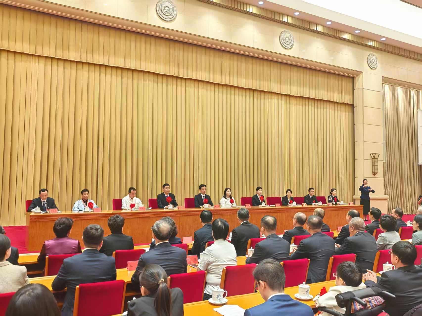 第七次全國(guó)自強(qiáng)模范暨助殘先進(jìn)事跡首場(chǎng)報(bào)告會(huì)現(xiàn)場(chǎng)。 人民網(wǎng)記者 王子鋒攝