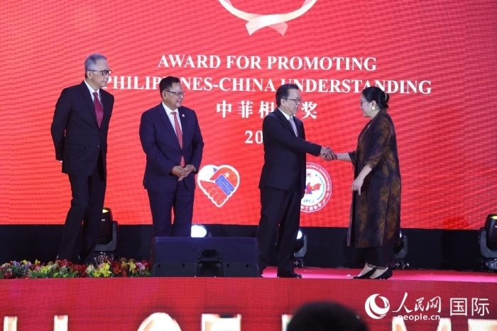 菲律賓前參議員許爾琦榮獲“終身成就獎”。人民網(wǎng)記者樊帆 攝