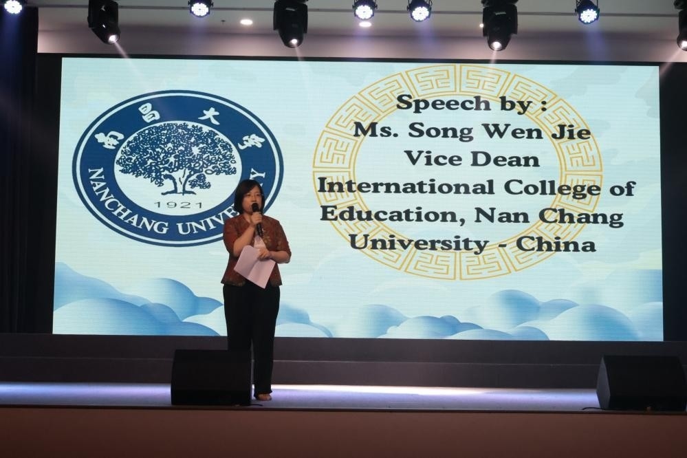 宋文杰致辭。哈山努丁大學(xué)孔子學(xué)院供圖